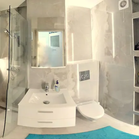Apartment Studio Zelazna Near Old Town Warsaw